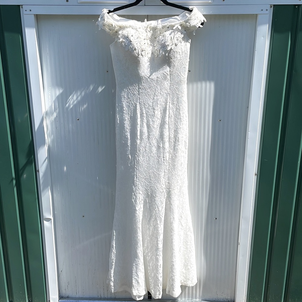 Off shoulder wedding gown